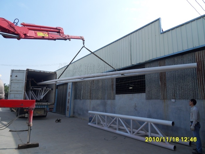鋼結(jié)構(gòu)裝車-深圳市燁興膜結(jié)構(gòu)工程有限公司 鋼結(jié)構(gòu)裝車.jpg