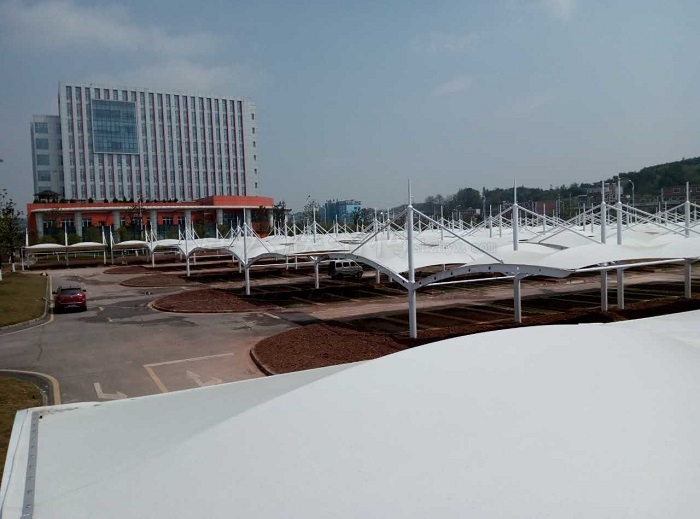 張拉膜車棚-深圳市燁興膜結(jié)構(gòu)工程有限公司 張拉膜車棚.jpg