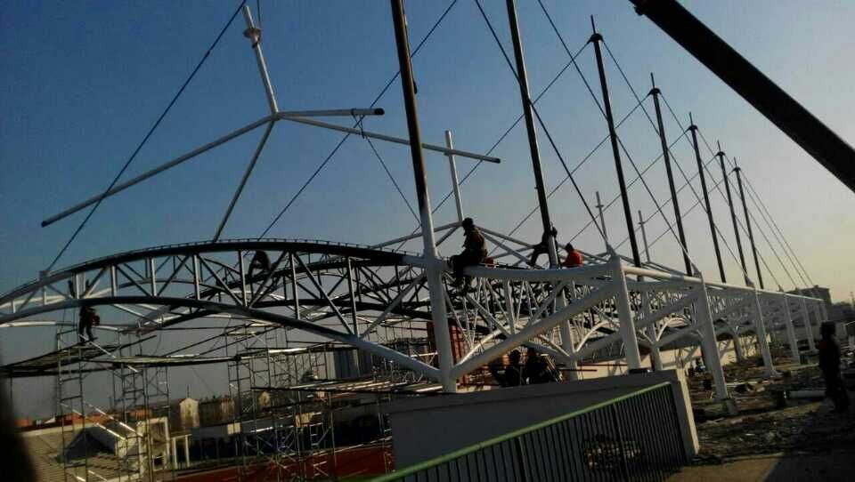 膜結(jié)構(gòu)車棚—深圳燁興膜結(jié)構(gòu)工程有限公司 膜結(jié)構(gòu)車棚.jpg